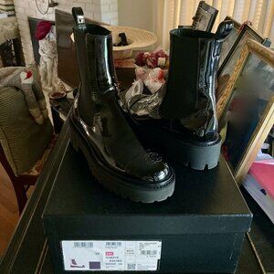 CHANEL Cruise 2022 lug sole ankle boots patent leather 22C cap toe 38 7 7.5